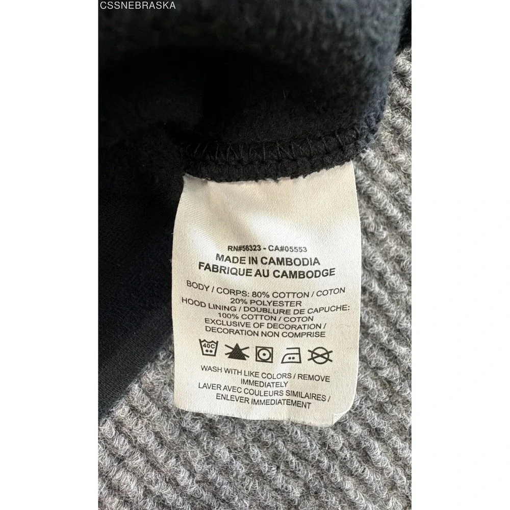 Nike Black Mens‎ Pullover Hoodie featuring an embroidered logo - Size M